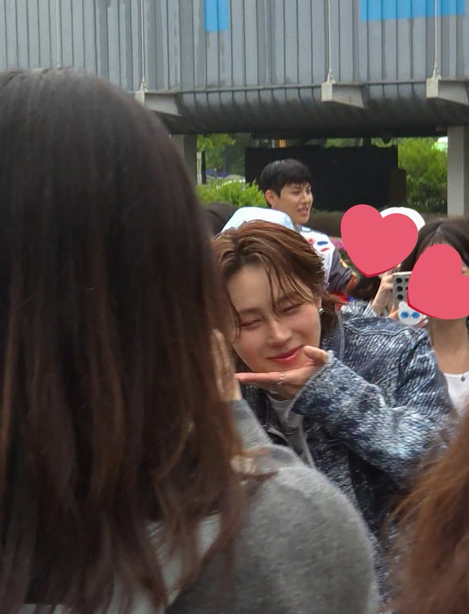 아궁빵 훔쳐보는 사람됨