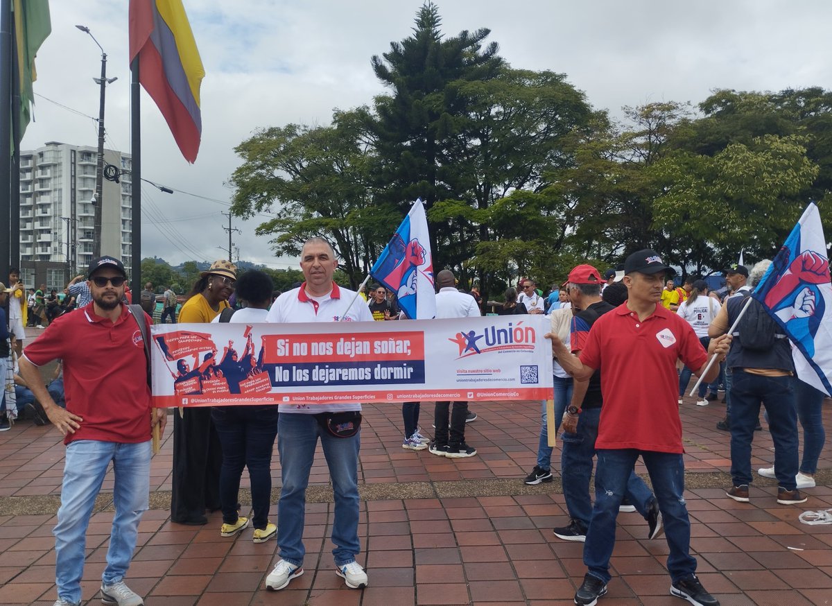 UnionTrabajadoresGrandesSuperficies (@unioncomercioco) on Twitter photo Hoy estamos en #Pereira #Cali #Valledupar #Bogotá #Medellin Diciendo #SiALaConsultaPopular <a href="/crisrivercas/">Cristian castaño</a> <a href="/Angelgriot/">HÉLMER GÓMEZ SERPA</a> <a href="/uniamericas/">UNI Américas</a> <a href="/uniglobalunion/">UNI Global Union</a> <a href="/marcio_monzane/">Marcio Monzane 🇧🇷🇨🇴🇺🇾</a> <a href="/CHoffmanUNI/">Christy Hoffman</a> <a href="/unebcolombia/">UNEB</a> @UTRACLAROYTIC <a href="/sintrabrinks/">SINTRABRINKS</a> <a href="/acebnacional/">ACEB</a> <a href="/MariTaivainen/">Mari Taivainen</a> <a href="/pamliitto/">Palvelualojen ammattiliitto PAM ry</a> Hoy estamos en #Pereira #Cali #Valledupar #Bogotá #Medellin Diciendo #SiALaConsultaPopular <a href="/crisrivercas/">Cristian castaño</a> <a href="/Angelgriot/">HÉLMER GÓMEZ SERPA</a> <a href="/uniamericas/">UNI Américas</a> <a href="/uniglobalunion/">UNI Global Union</a> <a href="/marcio_monzane/">Marcio Monzane 🇧🇷🇨🇴🇺🇾</a> <a href="/CHoffmanUNI/">Christy Hoffman</a> <a href="/unebcolombia/">UNEB</a> @UTRACLAROYTIC <a href="/sintrabrinks/">SINTRABRINKS</a> <a href="/acebnacional/">ACEB</a> <a href="/MariTaivainen/">Mari Taivainen</a> <a href="/pamliitto/">Palvelualojen ammattiliitto PAM ry</a>