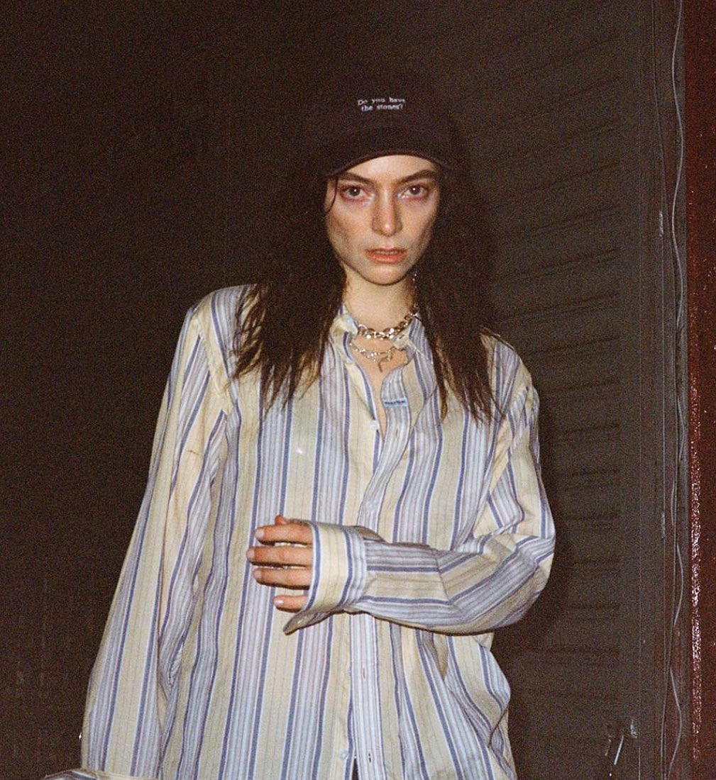 raspberhrriies's tweet image. LORDE SAVE US