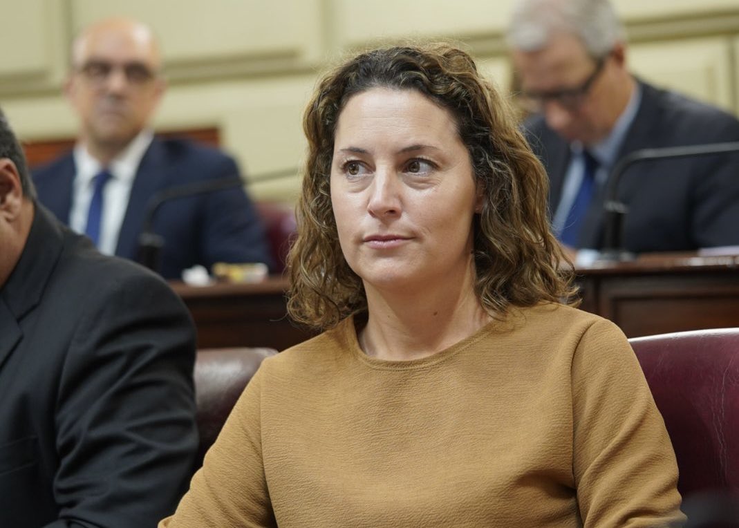 JimenaSenn's tweet photo. Acompañamos a @maxipullaro en la apertura del 143º período de sesiones.
Con firmeza y visión, marcó el rumbo de una gestión que prioriza seguridad, educación, obras y reforma constitucional.
Desde la Legislatura, seguimos trabajando por Santa Fe.
#SantaFePuedeMás https://t.co/vupur4HF3W