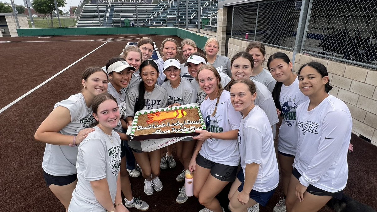 Thank you for the cookie cake Cheer team! We loved it 🤤🥎
