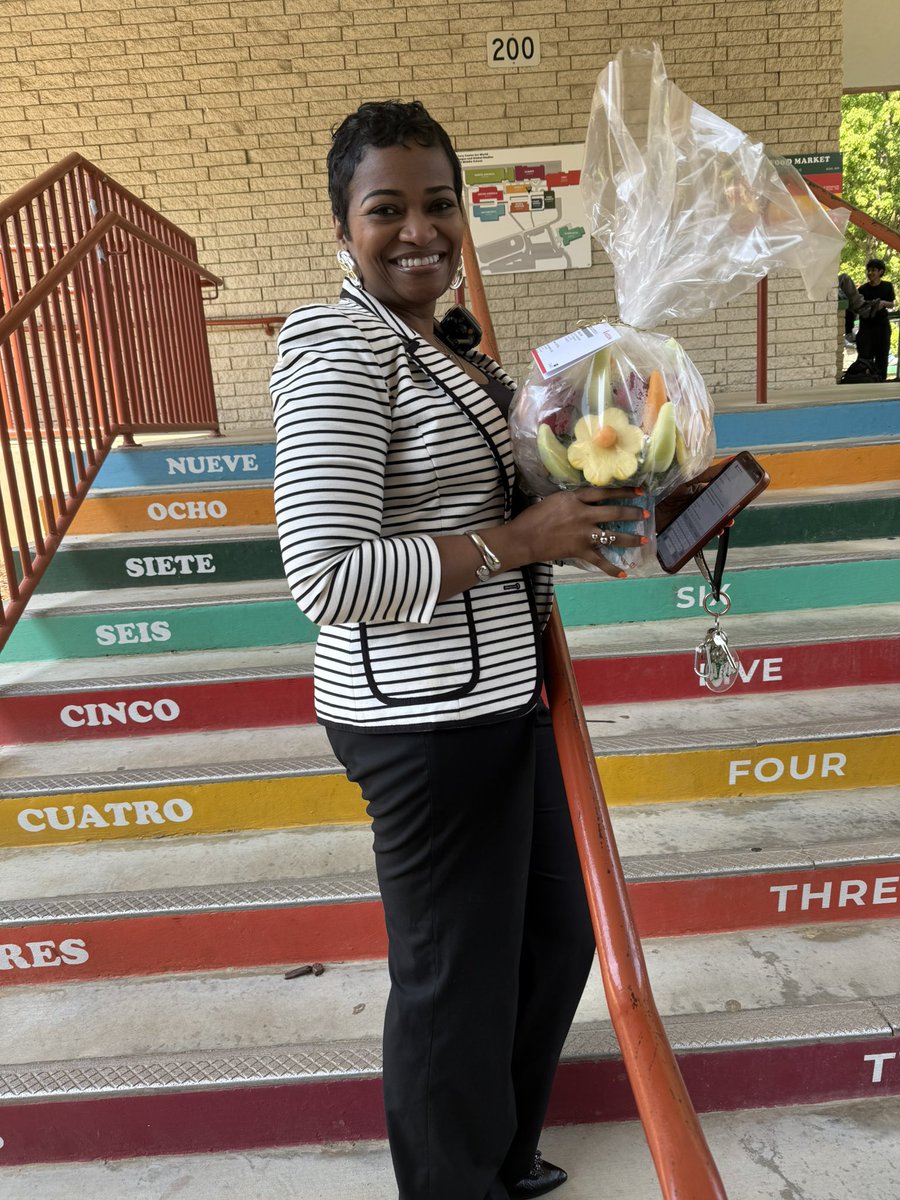 Melissa Lopez (@mlopez8science) on Twitter photo Thanks <a href="/Ndavis615/">Dr. Nikia Davis</a> for being our Amazing Principal <a href="/eastcarymiddle/">East Cary Magnet Middle School</a> !! Happy Principal Appreciation Day!! Thanks <a href="/Ndavis615/">Dr. Nikia Davis</a> for being our Amazing Principal <a href="/eastcarymiddle/">East Cary Magnet Middle School</a> !! Happy Principal Appreciation Day!!