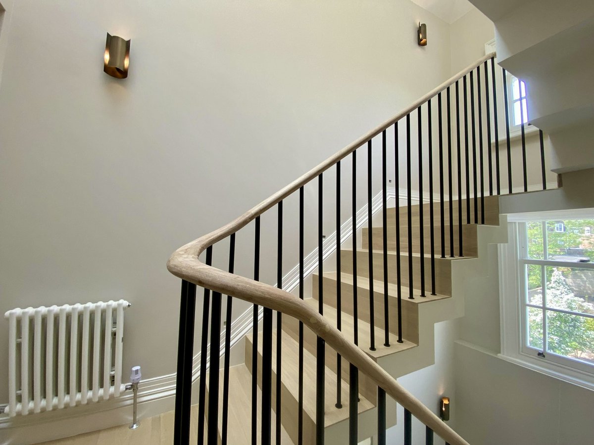 Sneak peek incoming… and yes, it’s just a staircase — until it isn’t

This isn’t just vertical circulation — it’s timber, steel and steam-bent oak in a silent conversation.

#bydobuild #dobuild #fineconstruction #CIOB #BIID #TheList