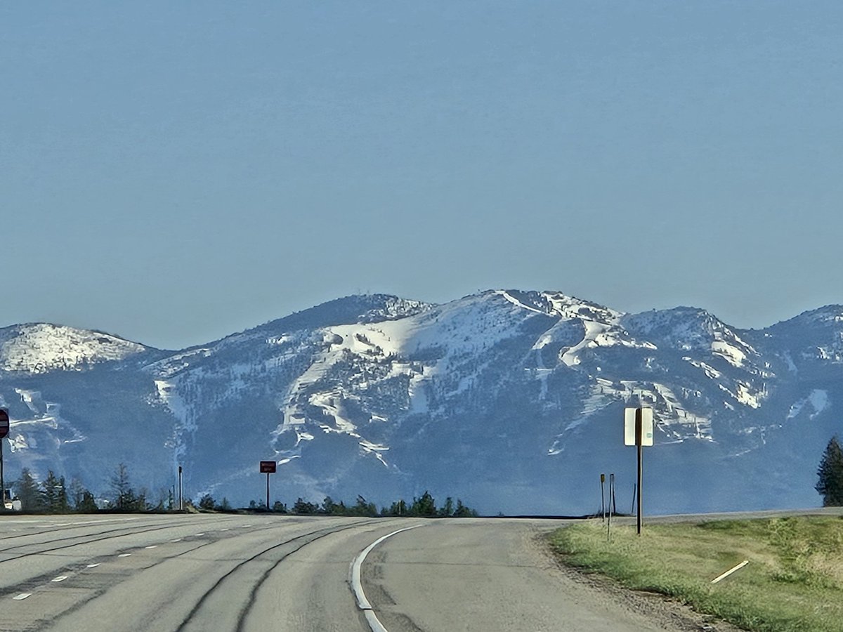 jager1108's tweet photo. The mountains surrounding Whitefish, Montana, this Thursday morning, May 1.
#MontanaMorning #WhitefishMountains #MajesticNature #MountainViews #SereneLandscapes #NatureInspiration #ThursdayReflection #PureMontana #NaturalWonders #PeacefulMoments https://t.co/Q9d4onVhue