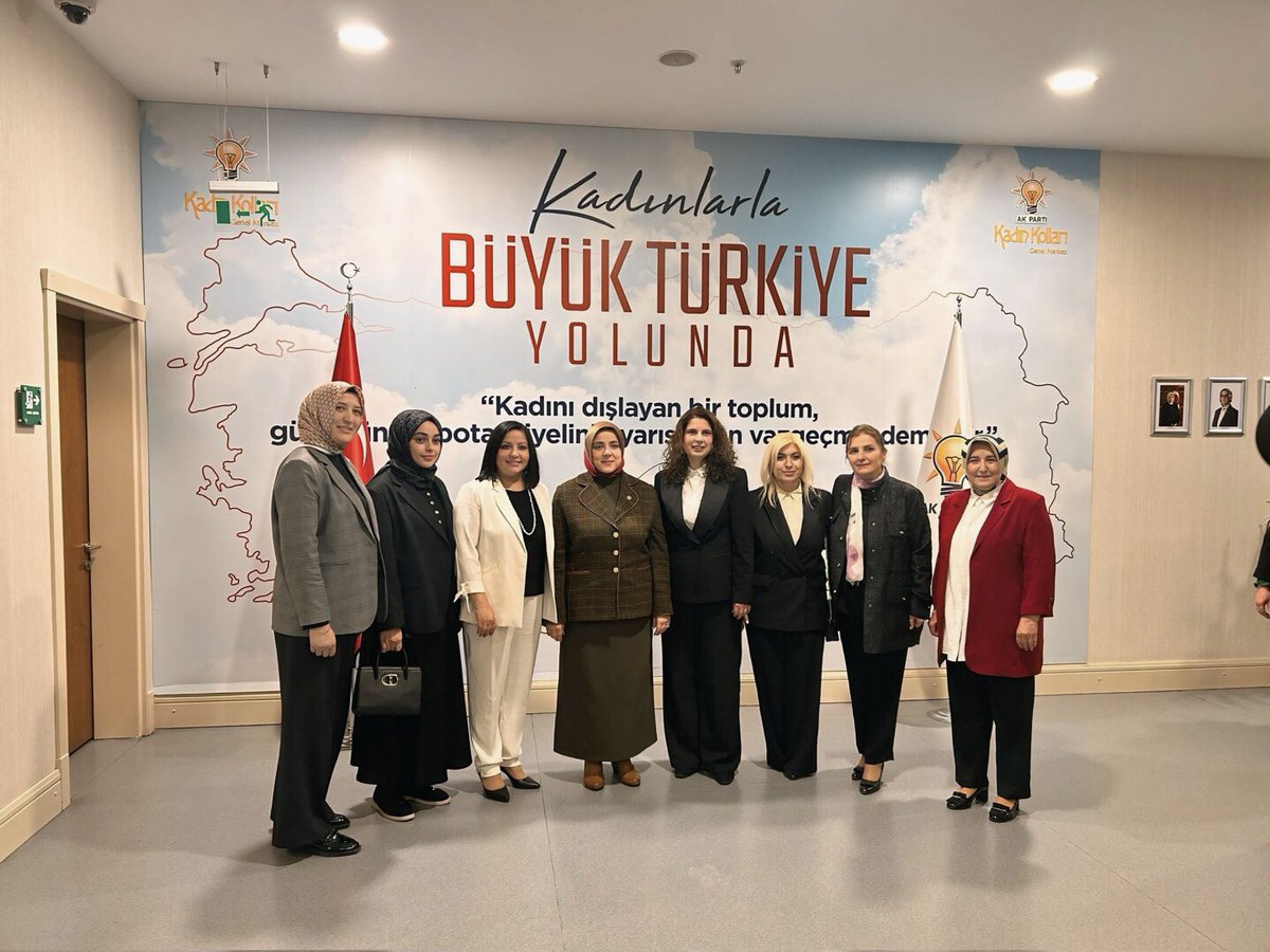 Aynur Dikmen 🇹🇷 (@aynurakandikmen) on Twitter photo 📍AK Parti Genel Merkez
Başkanımız Sn <a href="/mnevvertekasla1/">Münevver Tekaslan🇹🇷</a> ile birlikte, Genel Merkez Kadın Kolları Başkanımız Sn <a href="/tugbaisikercan/">Tuğba IŞIK ERCAN</a> Başkanımızı AK Parti Genel Merkez'de ziyaret ettik. 📍AK Parti Genel Merkez
Başkanımız Sn <a href="/mnevvertekasla1/">Münevver Tekaslan🇹🇷</a> ile birlikte, Genel Merkez Kadın Kolları Başkanımız Sn <a href="/tugbaisikercan/">Tuğba IŞIK ERCAN</a> Başkanımızı AK Parti Genel Merkez'de ziyaret ettik.