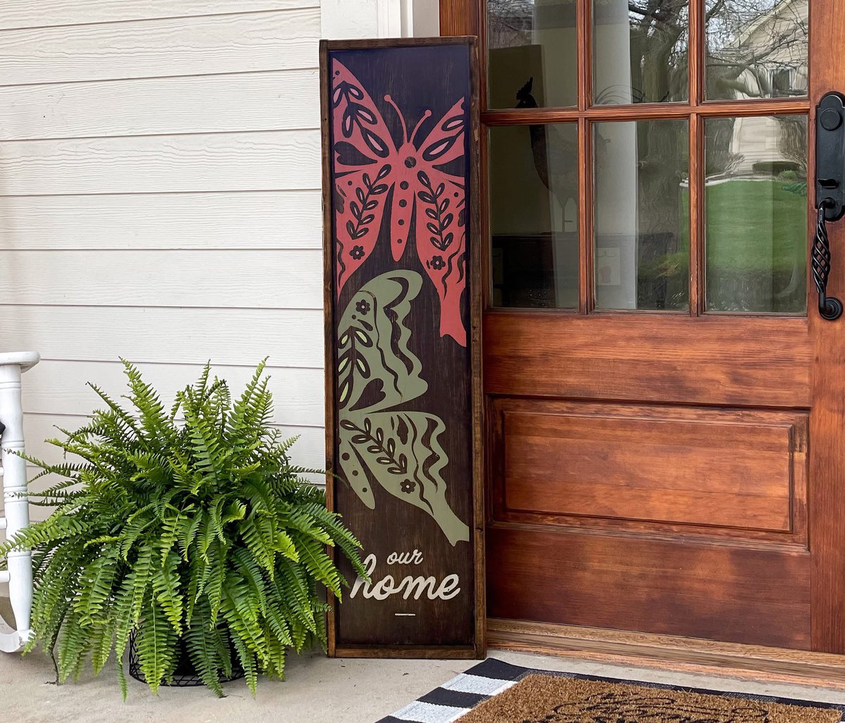 boardandbrushcs's tweet image. 🦋🌵🪸𝗠𝗔𝗬 𝗡𝗘𝗪 𝗥𝗘𝗟𝗘𝗔𝗦𝗘🪸🌵🦋

From butterflies to coastal scenes and western charm, this release is all about celebrating nature and places that feel like home! With designs inspired by land, sea, and milestones—like graduation—there’s something unique for everyone.