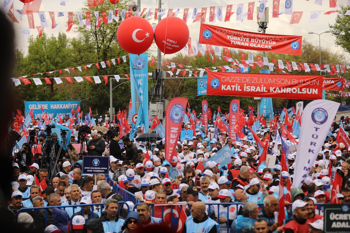 furkanozubek's tweet photo. 📍ANKARA KOLEJ MEYDANI 

1 Mayıs Emek ve Dayanışma Günü’nü kutlamak ve önümüzdeki toplu sözleşme sürecine yönelik taleplerimizi yüksek sesle dile getirmek için binlerce memurumuzla Kolej Meydanı’na yürüyoruz.
Türkiye sevdamız, ekmek için kavgamız!
Yaşasın hak mücadelemiz…
#1MAYIS

#hastane #hemşire #ebe  #doktor #hekim #sağlıkçı #keşfet #mesai #memur #reels #sağlık #tıbbisekreter 
#röntgen #paramedik  #att  #dahiliye #cerrahi #Enflasyon #MemuraRefahPayı 
#tssbirlikte
#tssbirarada
#tsseminadımlarlayetkiye
#tssbirliktehaklarımızguvende
#tsskazanımınadresi 
@turksagliksengm @Kamu_Sen @OnderKahveci @orhanyilmaz47 @turhan_73 @mustafaa_kose @kenankaracam25 @kemalkazak1 @mchtgokhan 
@FerhatYgit @HlyaCoar1470401 @DincerKara2929 @edadoganmert @CanselDin271171 @tk_kendirci @DenizDuranK @AhmetKizmaz06 @ahmetsevgii14 @KayhanYlmz1414 @KenanYavuz_14  @turk_bolu @kamusenbolu
