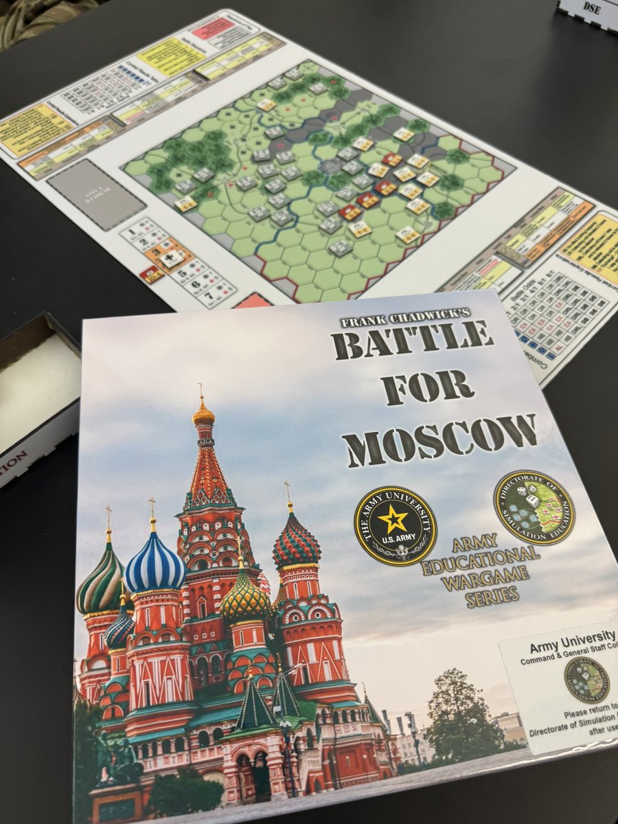 Battle for Moscow!! Frank Chadwick’s excellent introduction to #wargames   <a href="/USACGSC/">U.S. Army CGSC</a> <a href="/ArmyUniversity/">The Army University</a> with <a href="/armeedeterre/">Armée de Terre</a> present for History thru #Wargaming with <a href="/HistorianAbel/">Dr. Jonathan Abel</a>