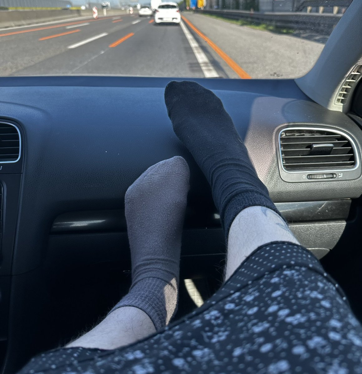 du looser als mein taxisklave ich daneben meine füße am sonnen 🥰

findom • femdom • herrin • geldherrin • zahlsklave • zahlschwein