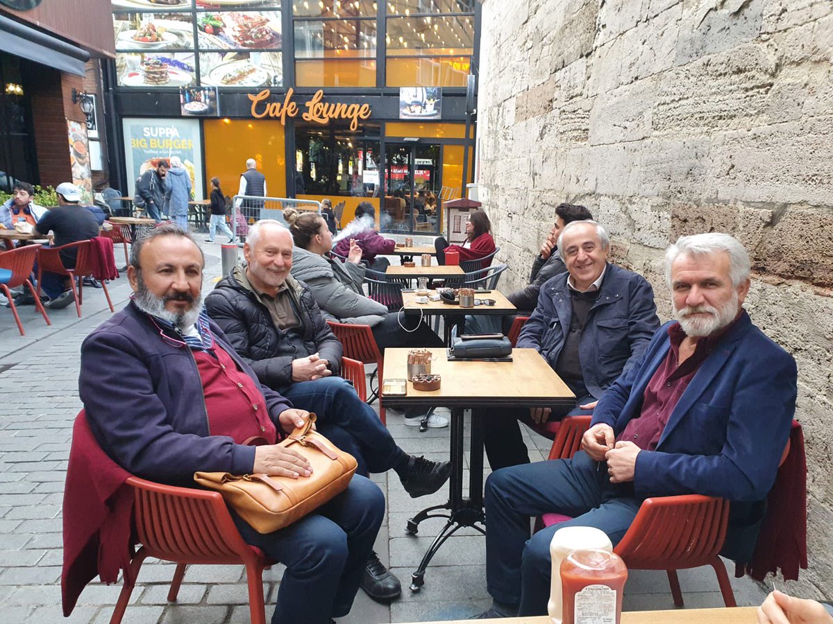 Kadim dostumuz, arkadaşımız Mehmet Zeki bir süredir devam eden rahatsızlığı ve tedavisi sonunda emaneti sahibine, Rabbimize teslim ederek ebedi aleme göç eyledi. Cenab-ı Allah çektiklerini taksiratına bedel ve rahmetiyle, merhametiyle muamele eylesin. Mekanı cennet olsun. Eşine,