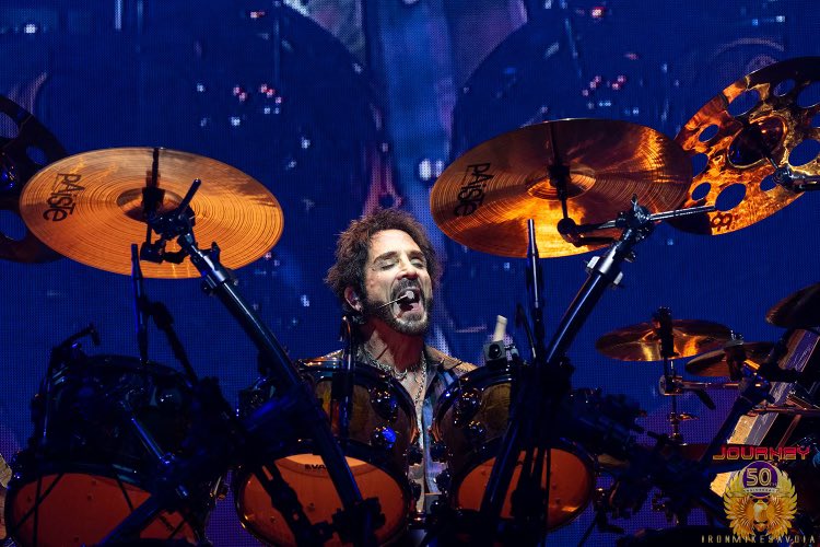 Deen Castronovo (@deenthedrummer) on Twitter photo TBT—Singin’ for my supper behind the fortress!!🥁😎
#JourneyTour2024 #singingdrummer #deencastronovo
📷 <a href="/ironmikesavoia/">Iron Mike Savoia</a> TBT—Singin’ for my supper behind the fortress!!🥁😎
#JourneyTour2024 #singingdrummer #deencastronovo
📷 <a href="/ironmikesavoia/">Iron Mike Savoia</a>