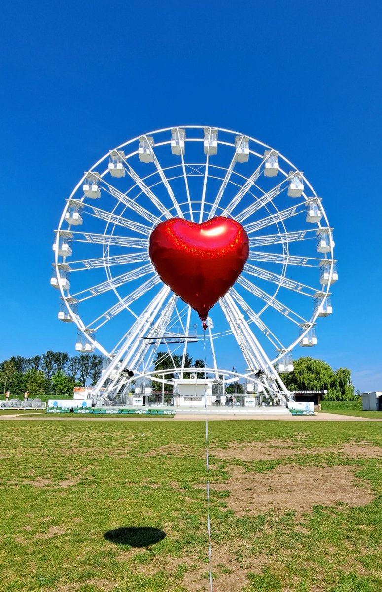 DestinationMK's tweet image. Sun's out, we're off to @willenlake ☀️

The perfect place to celebrate #LoveMK Day, wide open green spaces, watersports, splash pad, crazy golf, high ropes course, the Willen Wheel and much more! ❤️