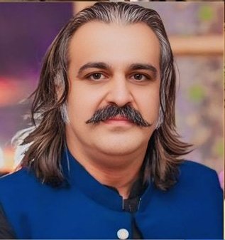 گنڈاپور نا صرف عوامی تحریک کا مومینٹم توڑا بلکہ پارٹی کو تقسیم کیا جس سے عمران خان کی غیر قانونی گرفتاری سے لے کر قیدِ تنہائی تک ہر اقدام "عام سی بات" بن گیا 
#گنڈاپور_ہٹاؤ_خان_بچاؤ