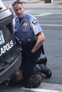 yaltakgurbuz's tweet photo. George Floyd'un ,polis tarafından boynuna basılarak öldürülmesini aylarca haber yapan,CnnTürk, A Haber, Habertürk, TRT Haber, bunu haber yapmaz mesela,görmezden gelir,gotleri yemez, çünkü Fahrettin Altun'dan izin almaları gerekiyor https://t.co/i3VhQiWN60
