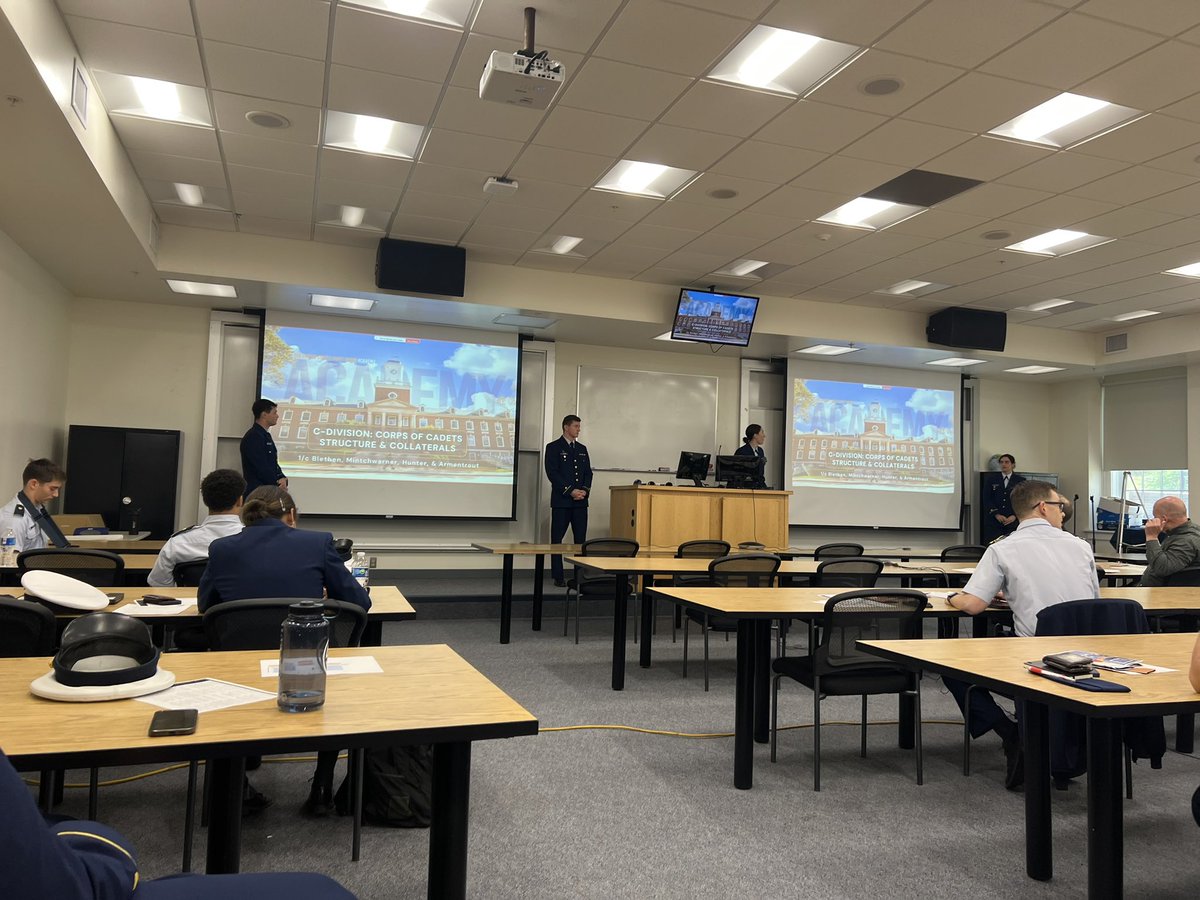 uscga_wbb's tweet image. Research Symposium Day! 📚📖📝
.
The firsties did an awesome job on their capstone presentations with great ideas to implement to enhance the cadet experience. 
.
#gocoastguard #legacy