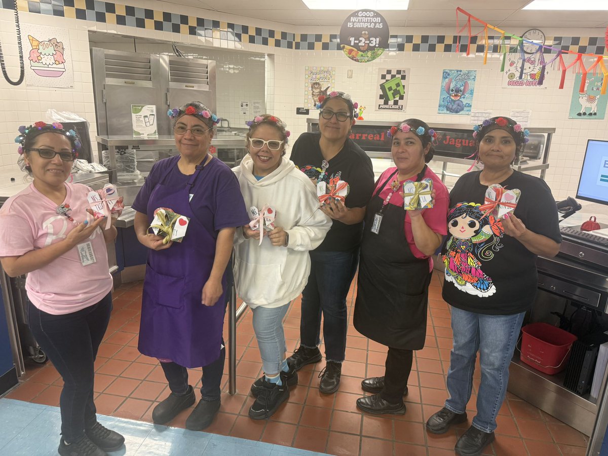 Abigail Sanchez (@msabeesan) on Twitter photo We ❤️ our School Lunch Heroes! These ladies serve our Jag Community with heart. Thank you for all you do <a href="/NISDVillarreal_/">Villarreal ES</a> We ❤️ our School Lunch Heroes! These ladies serve our Jag Community with heart. Thank you for all you do <a href="/NISDVillarreal_/">Villarreal ES</a>