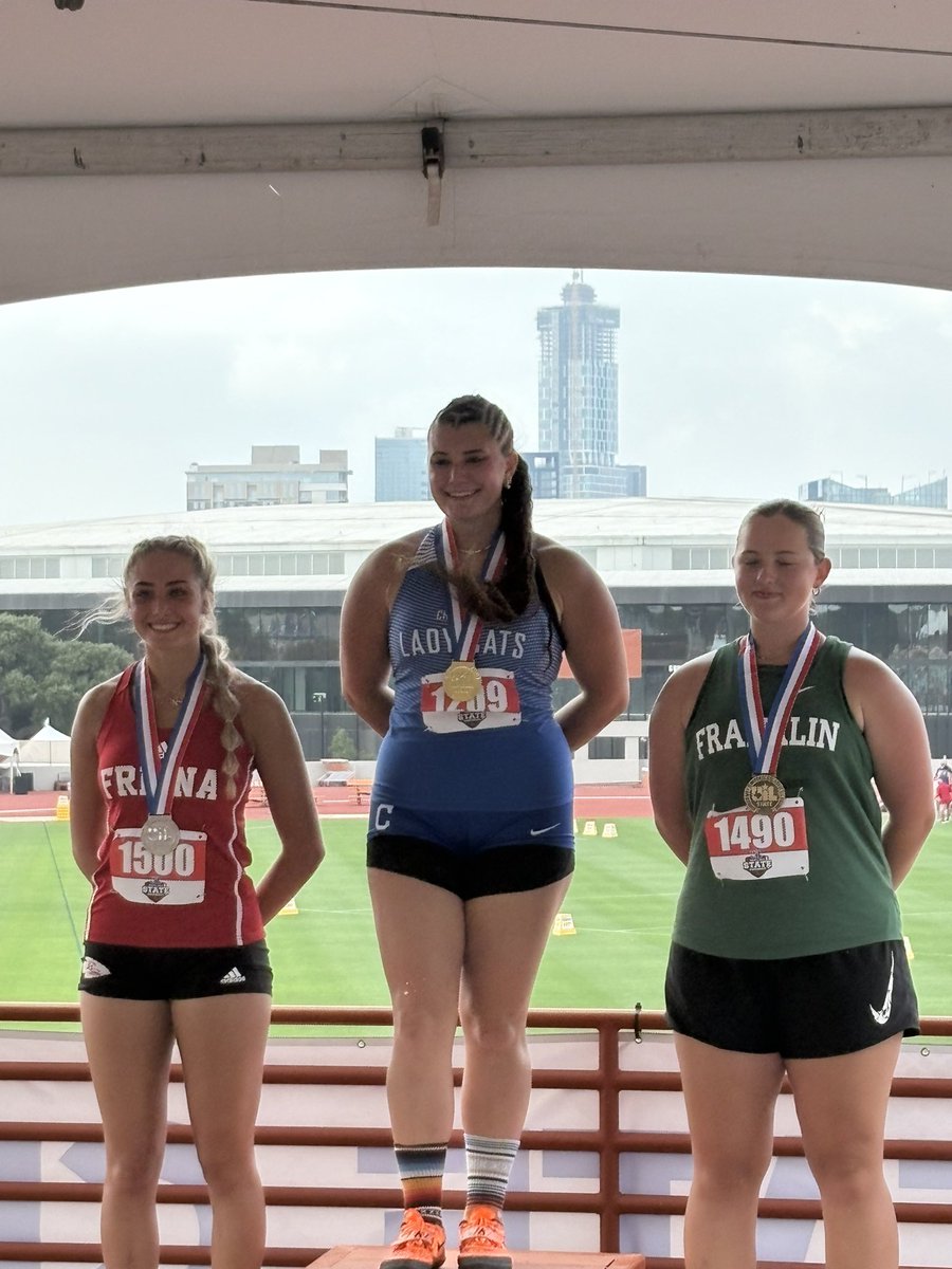 🥇🥇🥇🥇🥇🥇
Taylor Wiseman 3A girls discus gold medalist with a winning throw of 159’ 4”
🔵🔵🔵🔵🔵🔵
