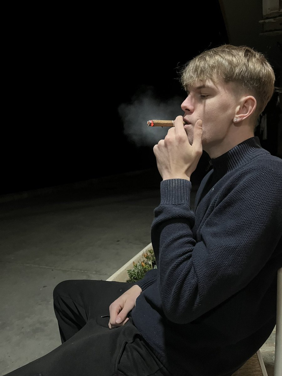 Finished up April top closer again on a team of 4 killer closers.

Seems like a common theme.🏆

Also finished up the month on 43% Close Rate on cold traffic.

Feeling blessed, but not satisfied.

Run it back in May 😋

Let’s cook 👨‍🍳