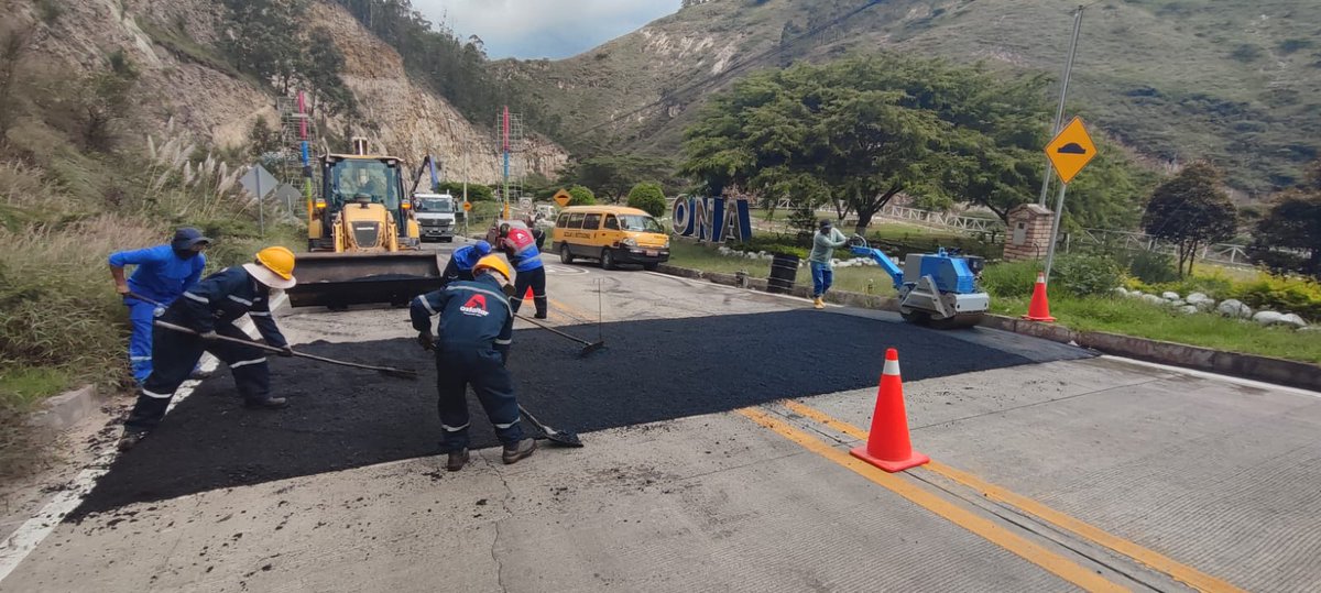 AzuayPrefectura's tweet photo. 🛑 No hay tiempo que perder, los trabajos de los #PortalesDeSeguridad en Oña avanzan a paso firme. 👷
Reforzaremos la seguridad de la provincia con tecnología de punta, cámaras de reconocimiento facial y lectura de placas vehiculares. 🎦 🚗
#JotaLloretPrefecto
#AzuaySeguro https://t.co/jMKT2grKCf