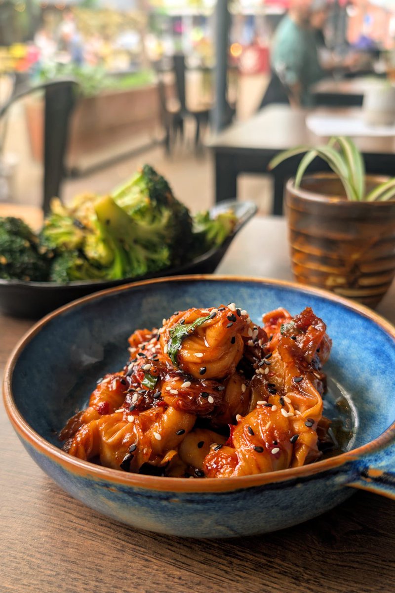 Knots tied, taste buds taken for a ride!! 🔥

Who needs golden hour filters with evenings like these folks? 😎

3-4-2 on small plates and all day happy hour in both sites mean sunny Thursday evenings don’t come much better than this 🌱