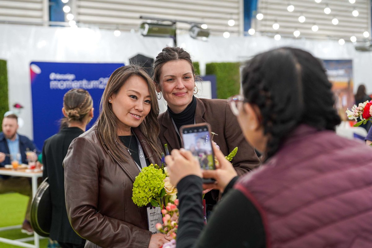 Docusign's tweet image. We're still buzzing from #DocusignMomentum 2025!
Join us May 7th for our Best of Momentum online event to experience the excitement firsthand, with fun behind-the-scenes moments and the latest AI breakthroughs with Docusign IAM.
ow.ly/BojJ50VLp8k