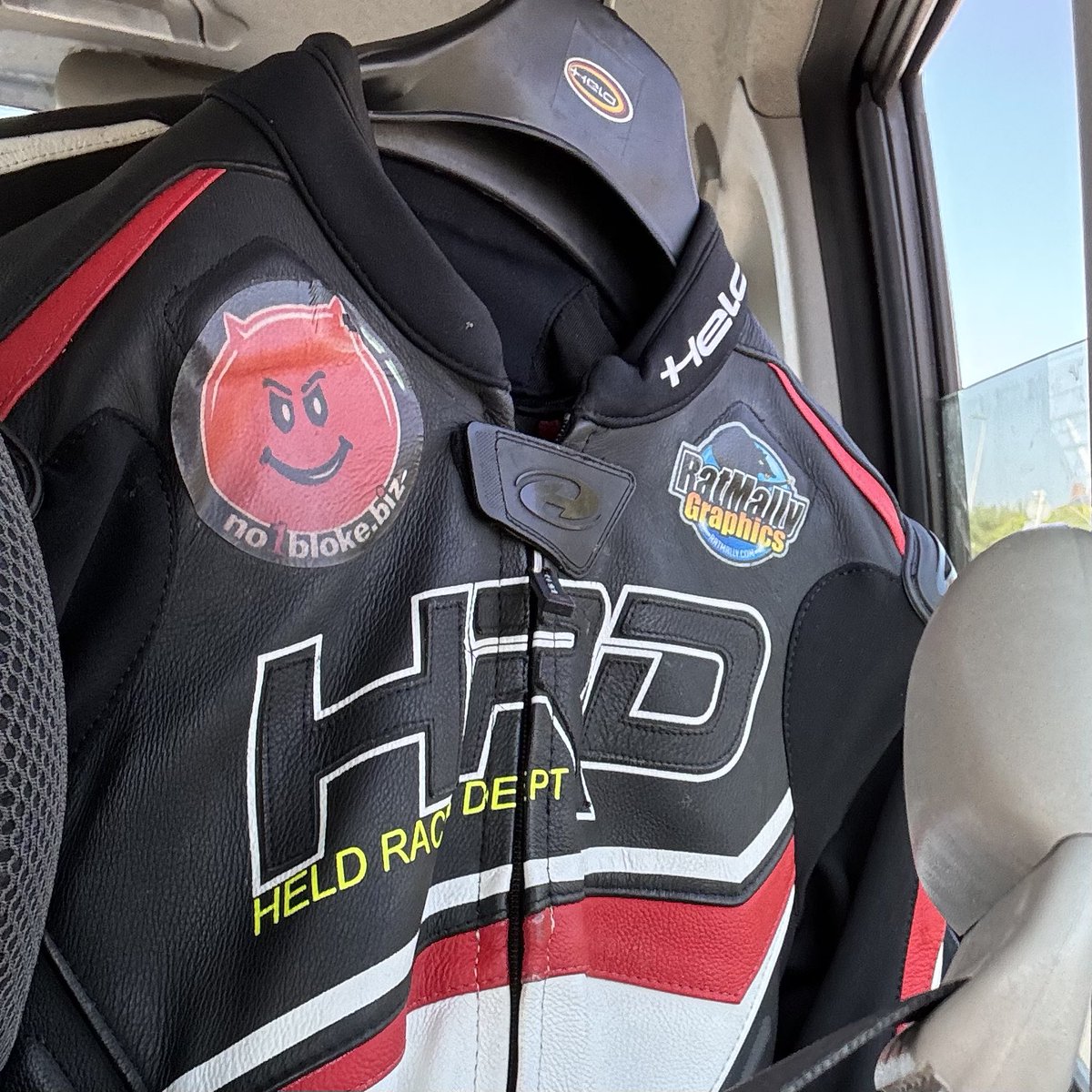 no1bloke's tweet photo. Tell me, without telling me, it’s a race weekend 😎 @HeldBikeGear @RatMally #heldbikegear #araieu #ratmally #frey_daytona #wizracing #kraemermotorcycles #supermono #BikerCommunity #motorrad #motorradfahren #Motorradliebe #tracklife #trackday #motorsport #motorcycle #motorbike https://t.co/HH9JbcbFXA