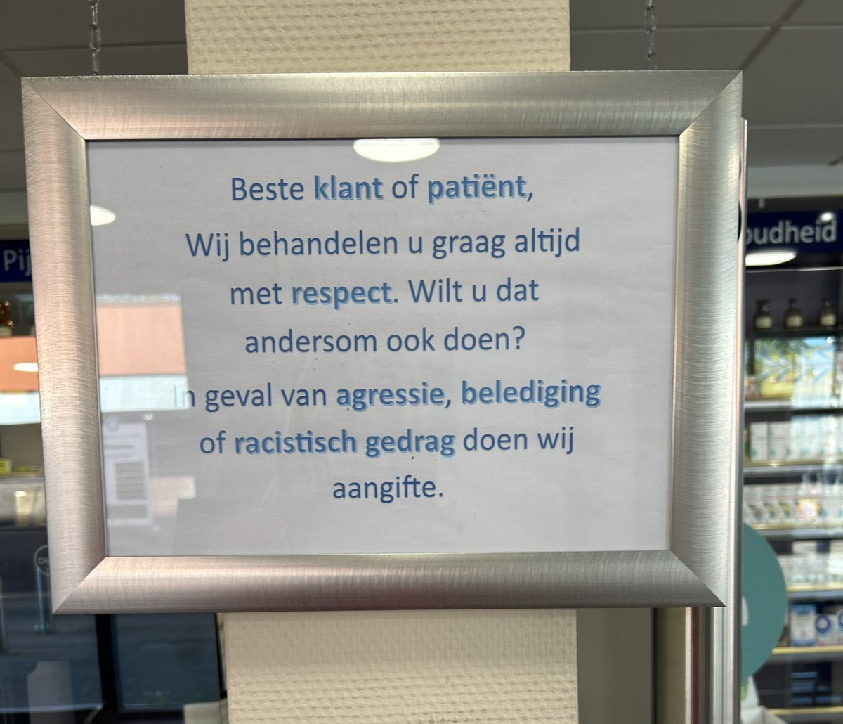 In wat voor een wereld zijn we beland dat dit nodig is? In een a-p-o-t-h-e-e-k! 💊