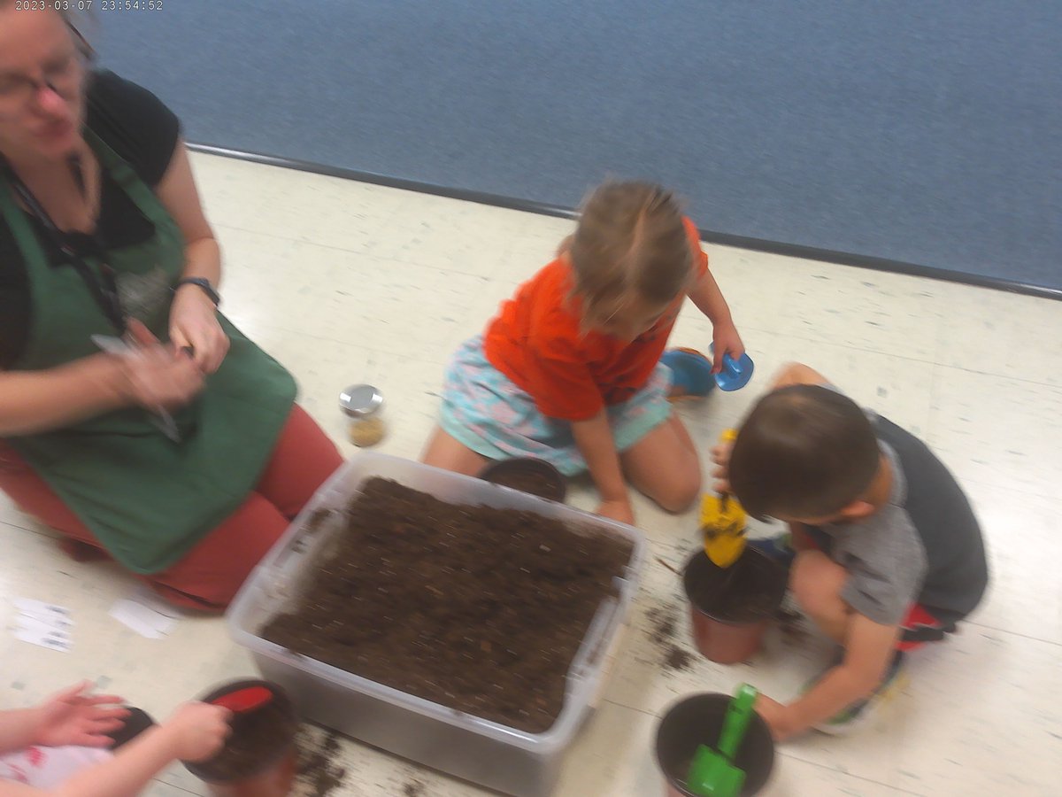 MLCDS_NJ's tweet photo. The Preschool &amp; Pre-K children had a visit from Macculloch Hall where they learned all about peppers!  They each received their own pots and planted their own peppers to care for at home. https://t.co/uZI9ArIN0E