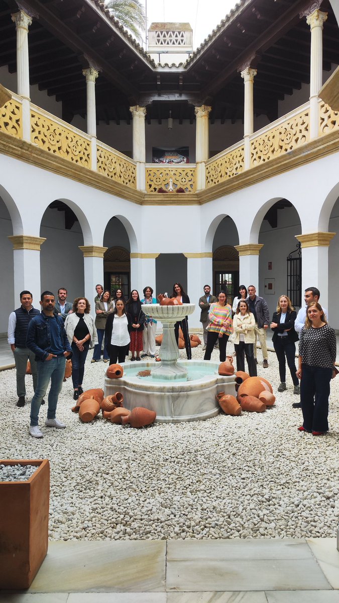 Hoy celebramos el día de los trabajadores con ellos, los que hacen que la Fundación funcione cada día. 
¡Gracias! ❤️