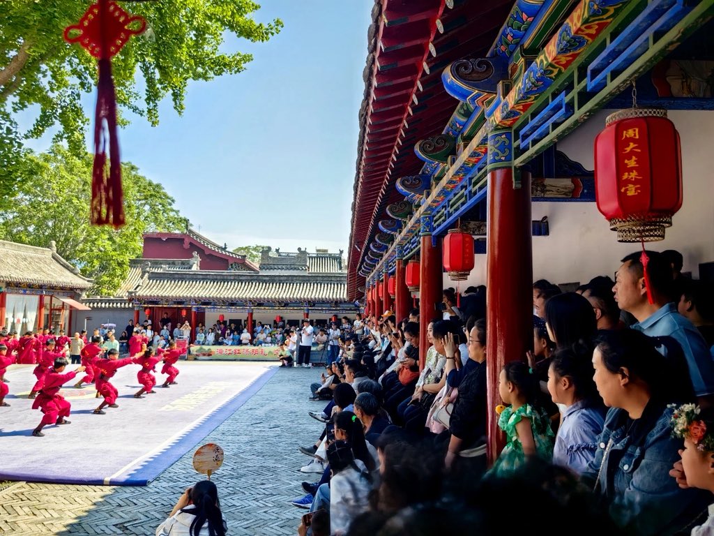 DiscoverAnyang's tweet photo. May Day Holiday Day 1: Sunshine & Crowds—Where Did You Go?
In Tangyin County, Anyang, major attractions welcomed waves of visitors under perfect spring skies.
#MayDayTravel
#TangyinAdventures
#SpringInAnyang #HolidayVibes
#ExploreChina https://t.co/lCfTt64iiS
