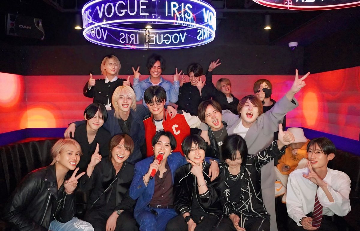yuzippo's tweet photo. club IRIS 最後の締め日でした。

大好きで、可愛くて、最高に素敵な仲間たち。いつも支えられて、助けられて、たくさん笑った。

IRISに一度でも来店してくれた方、
関わってくれた全ての方々、
本当にありがとうございました。

全部、僕の宝物です。 https://t.co/LSR9eiEoMP