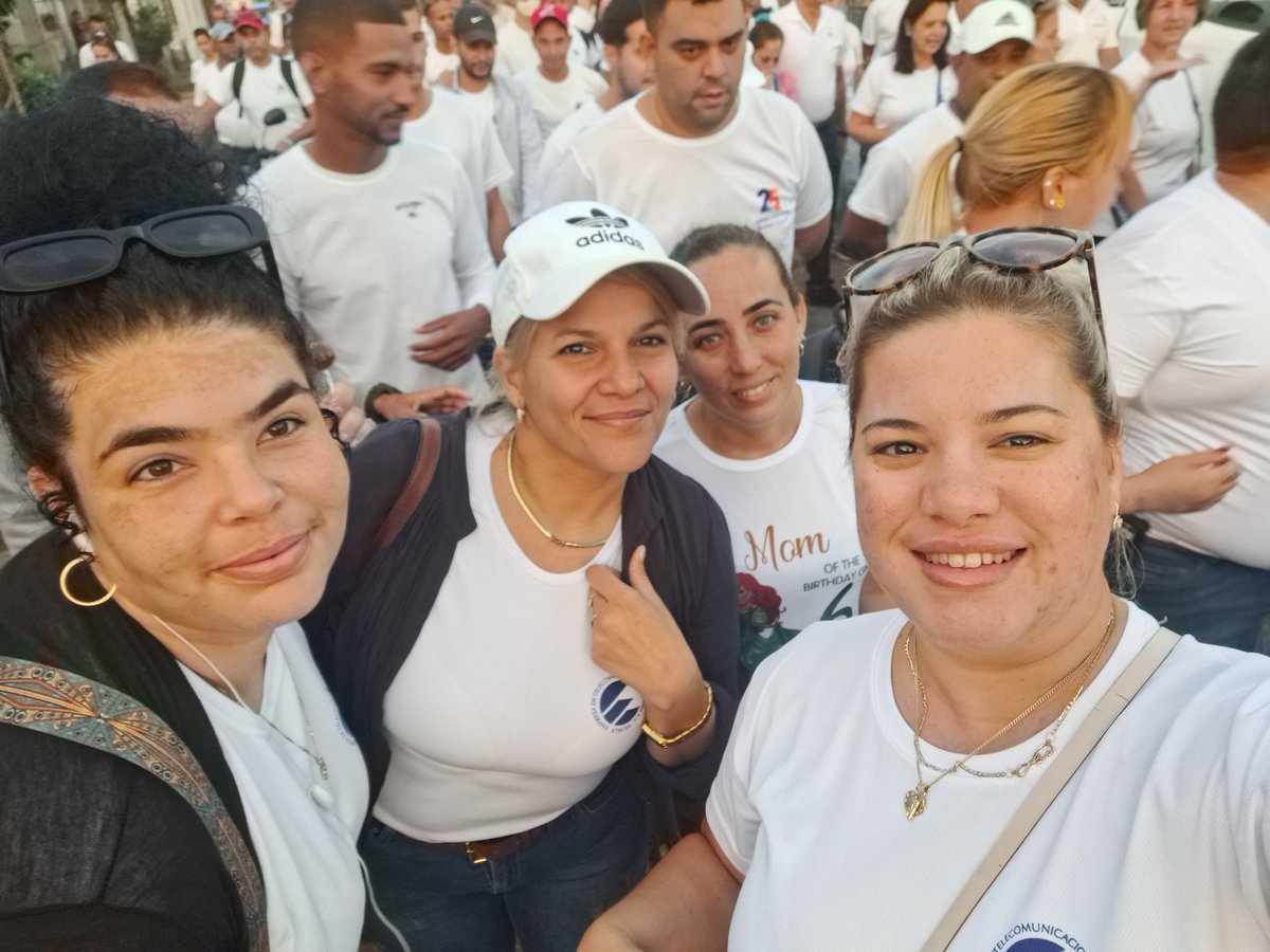 Viva el 1ro de Mayo!!!!🇨🇺🇨🇺 #CubaVencerá #CubaViveYTrabaja