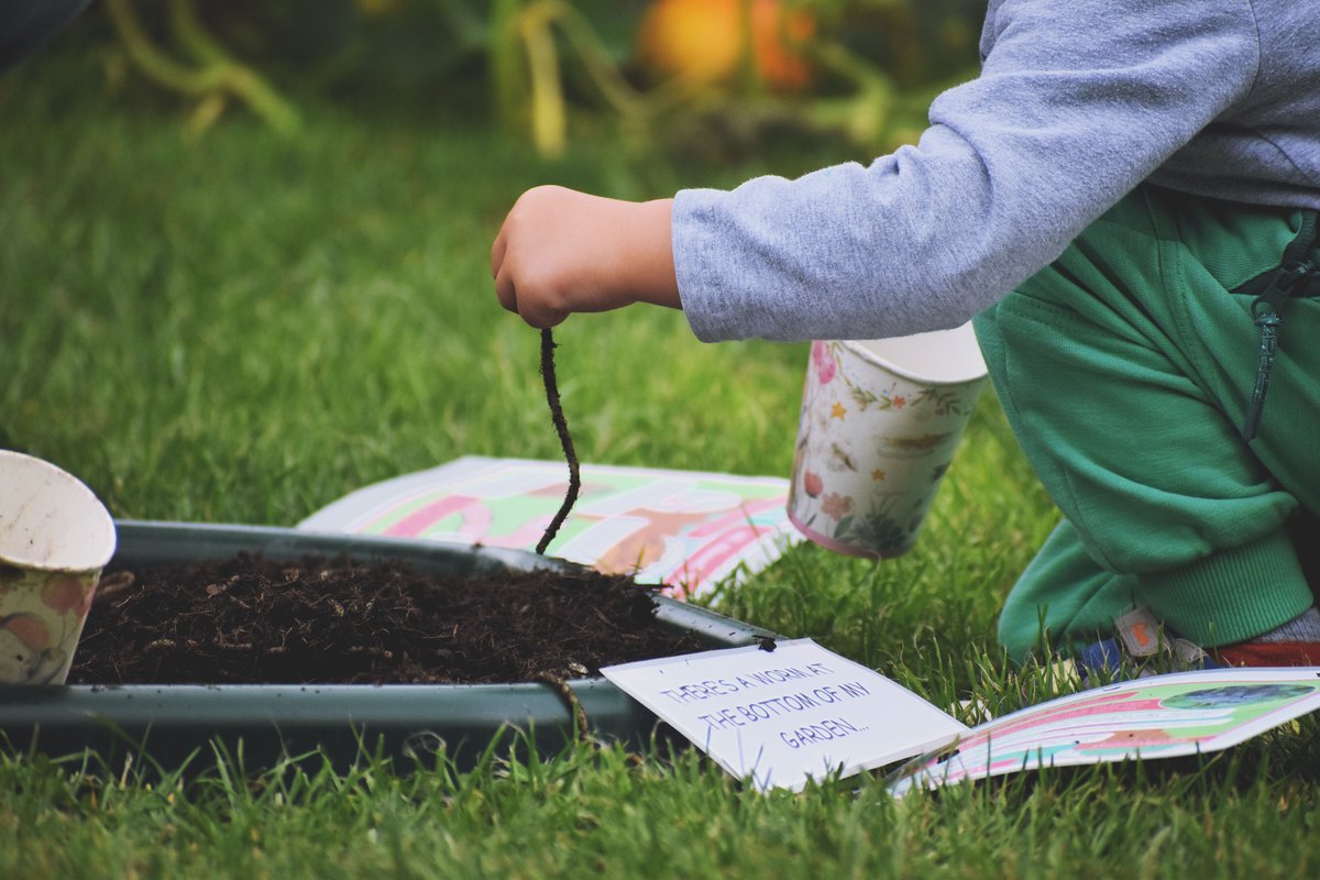 fordhallfarm's tweet image. Composting is a wonderful thing to do for a healthier environment! It has a range of benefits, such as:

🍃 Reducing the amount of waste going to landfill
🌸 Providing essential nutrients for plants
🌱 Improving carbon sequestration in the soil

#internationalcompostawarenessweek