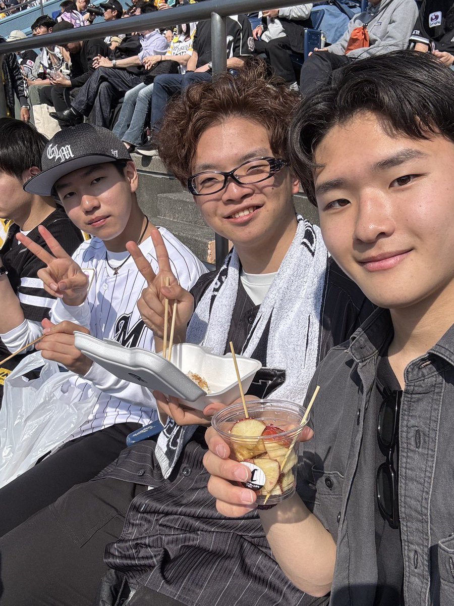 部員紹介3人目

【名前】　周藤集
【学部学年】　政治経済学部1年
【誕生日】　1月18日
【所持級】　7級
【趣味や特技】野球観戦、サウナ、プロスピ
【得意なエレメンツ】　トリプルアクセル
【一言】　1日1日を大切に、目標に向かって全力で突っ走っていきます！
応援よろしくお願いします！