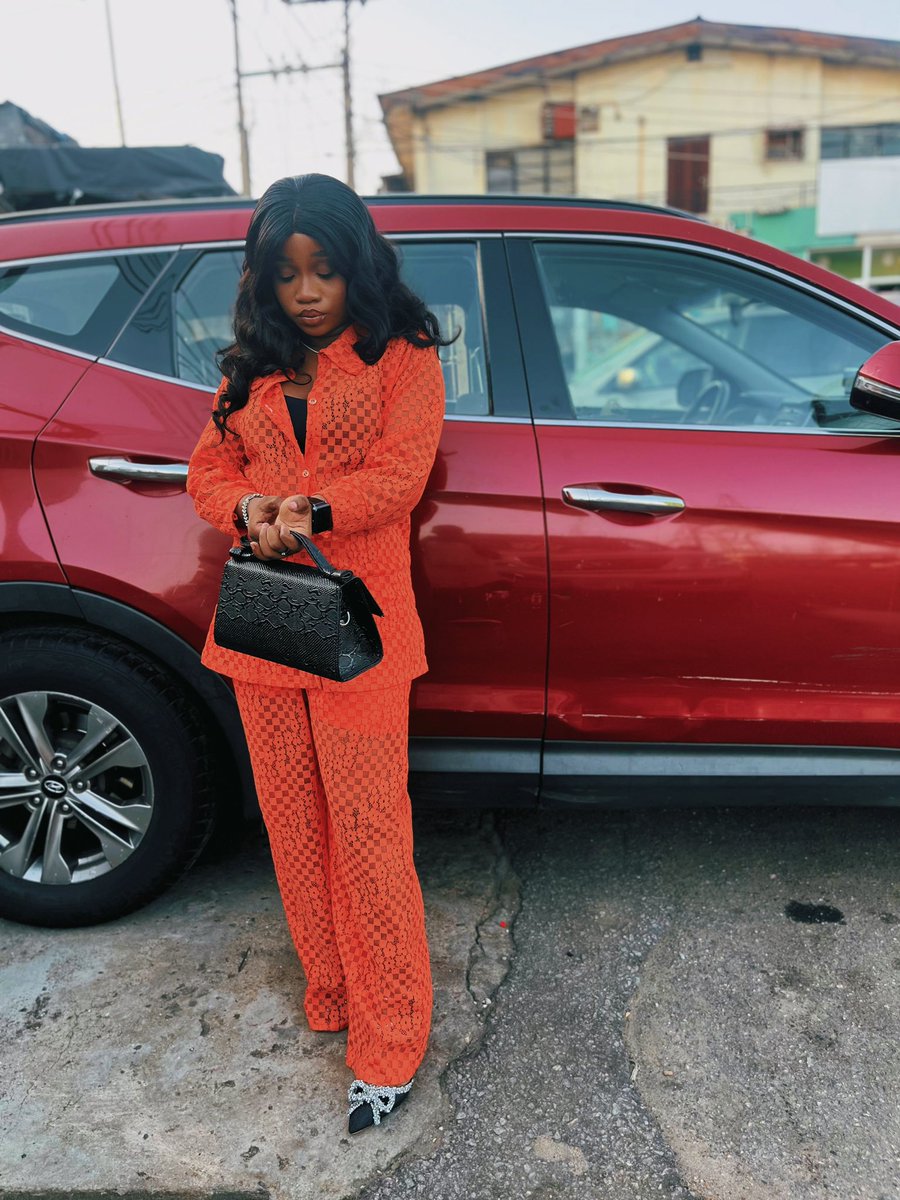 Aurelovesstars's tweet photo. Went in with Orange for the Bisquit &amp; Dubouche launch. https://t.co/LuyKc4nFE8