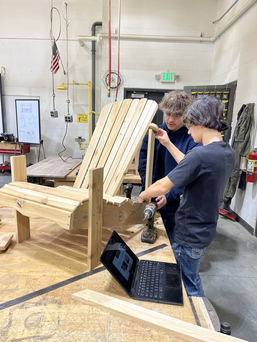 ByronBearsTech's tweet photo. Ahhh the classic Adirondack Chair. I love it! But you know what I love more, the engagement! https://t.co/DLmfsSOIXl