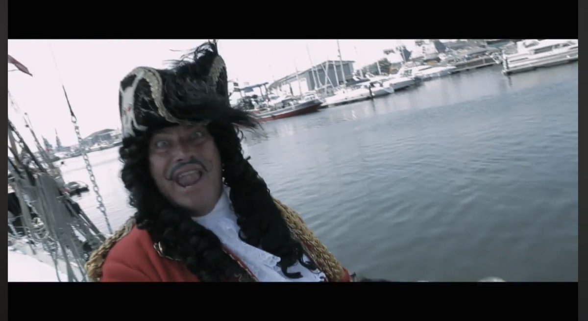 OffTheBill_'s tweet photo. Chris Ellison (DCI Frank Burnside) features in this promo for the Ipswich Regent Theatre's 2013 pantomime 'Peter Pan'.
Watch now:
https://t.co/PgPdmaJYIy
#TheBill #OffTheBill #OffBurnside #Burnside #Burnside25 #throwback #throwbackthursday #Flashback @IpswichRegent https://t.co/MQaCWx51IK