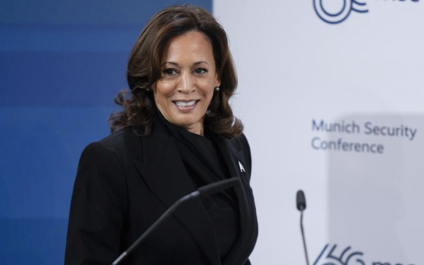 bluhue123's tweet image. Kamala Harris: “This country is ours. 

It doesn’t belong to whoever is in the White House. 

It belongs to you. It belongs to us. It belongs to We the People.”

Reply with 💙 if you agree with Kamala