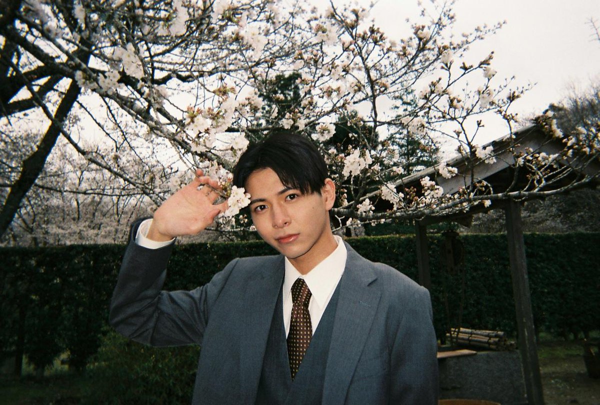 ✎𓂃めおと日和撮影日誌✿⠜

第2話から瀬田が登場✨✨
なつ美とは久しぶりの再会のようですが
瀧昌の心をかき乱す存在に!?!?

本編では夏のシーンでしたが
撮影場所では桜が満開のタイミングでした🌸

第２話TVer見逃し配信中🤍୭:*
bit.ly/4jf8aAK

︶·︶·︶·︶·︶·︶·︶·︶·︶·︶