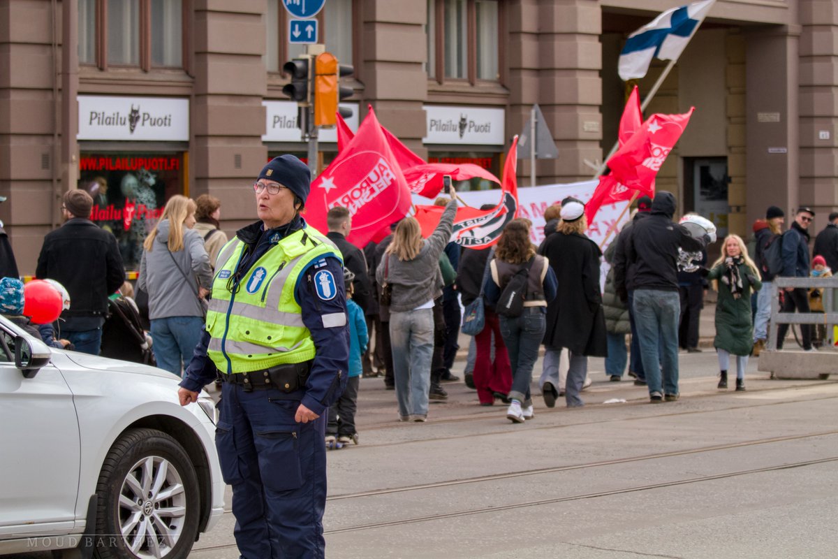 #MayDay2025 #Vappu2025 
strong presence <a href="/PoliisiHelsinki/">Helsingin poliisilaitos</a>