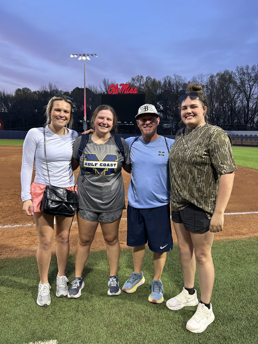 Love my ⁦<a href="/MGCCCSoftball/">MGCCC Softball</a>⁩ Alumni 💙🥎