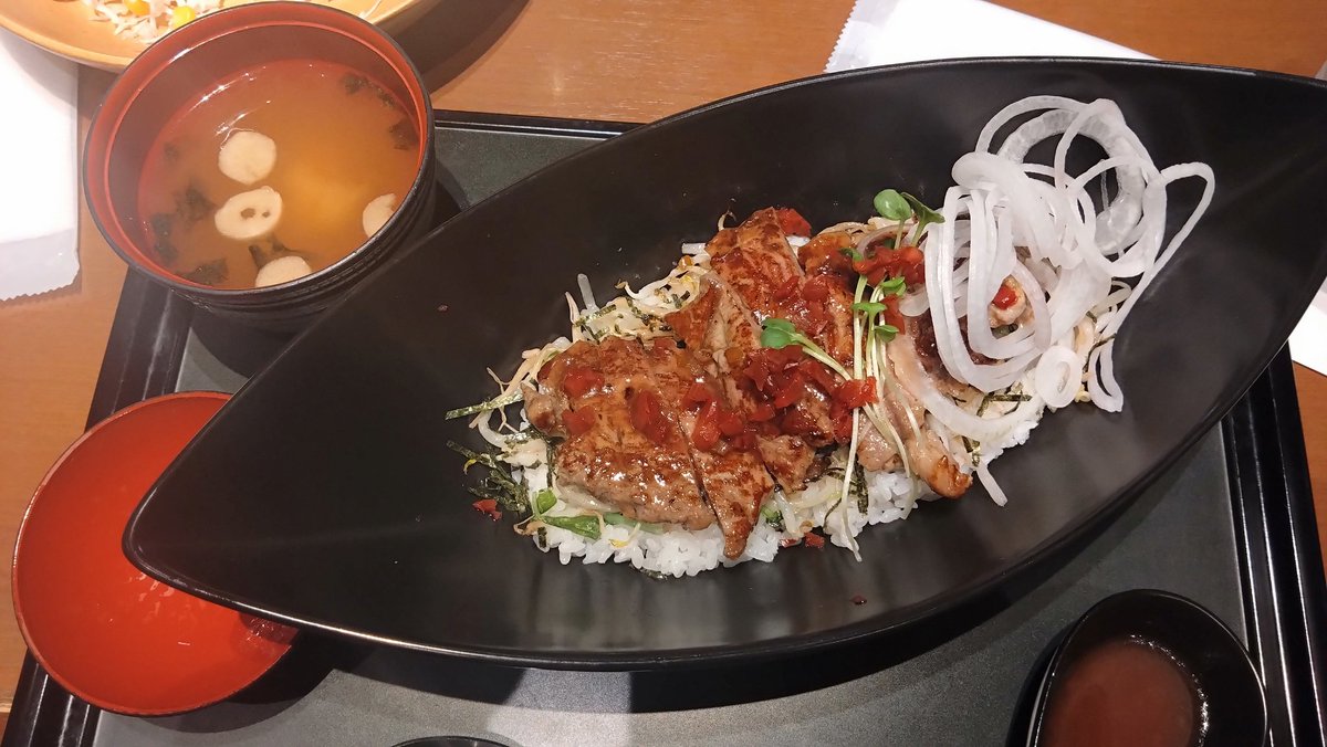 「土山SAにスエヒロ食堂あって横転 なかなかSAのサービスでは体験できない食事経験」|kokott(ここっと)🍹☄️🤖のイラスト