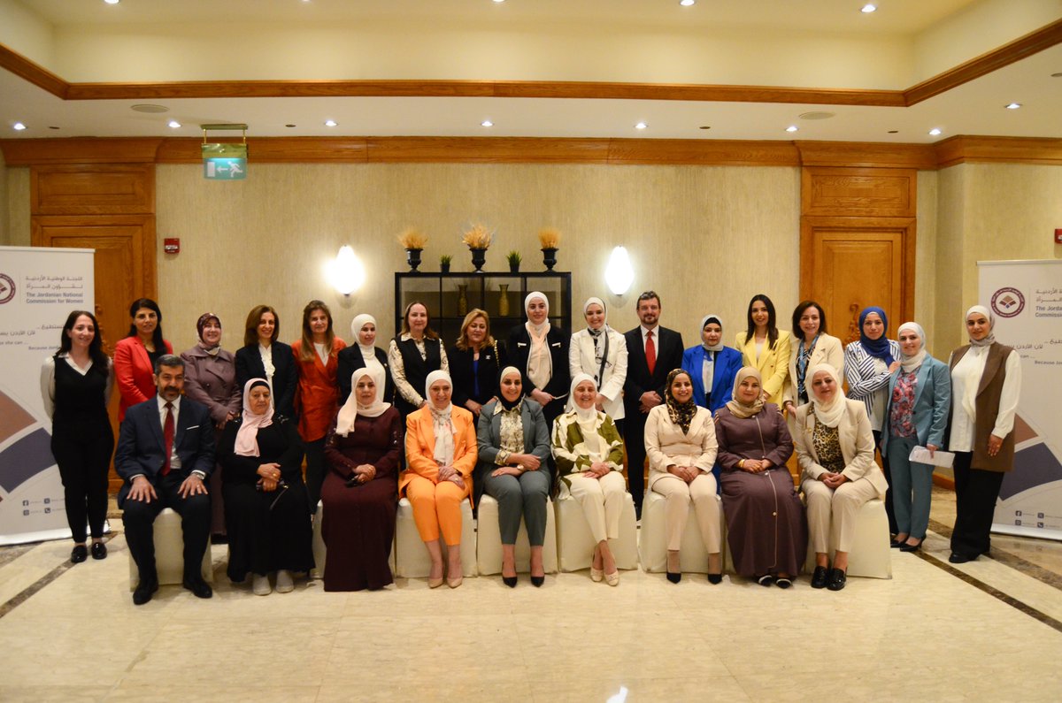 من البحر الميت، انطلقت اليوم أولى جلسات الحوار التي تجمع عضوات مجلس النواب في لقاء يمتد على مدار يومين، بمشاركة نخبة من المتحدثين والخبراء، لمناقشة قضايا محورية حول التمكين السياسي للمرأة، مثل أدوار البرلمان، العمل الحزبي، والمشهد السياسي في الأردن.