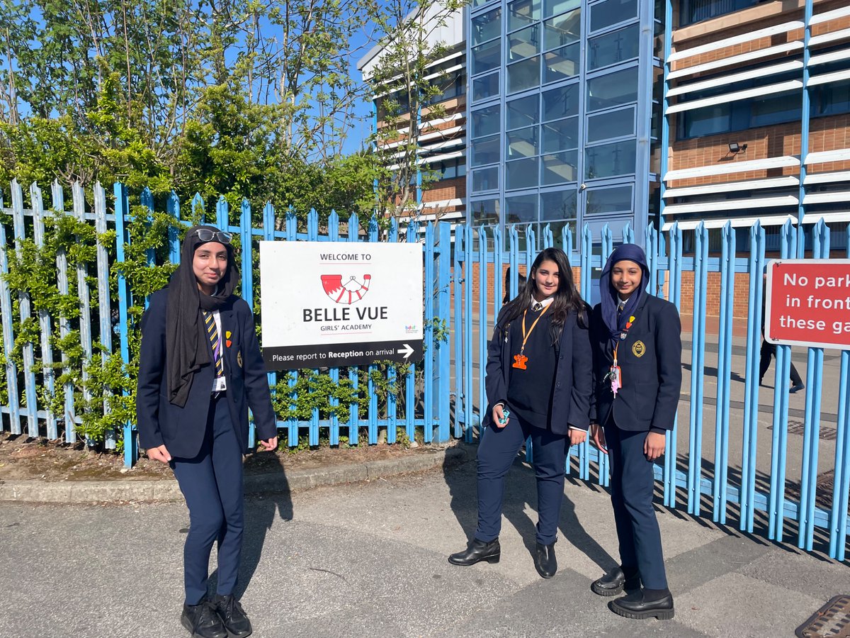 Inspiring minds united! Students from Bradford Girls’ Grammar School and Belle Vue Girls’ Academy came together for an empowering discussion on student leadership and making a difference in their schools #GirlPower #WeAreBDAT #WeAreBGGS #StudentLeadership 💙⭐️