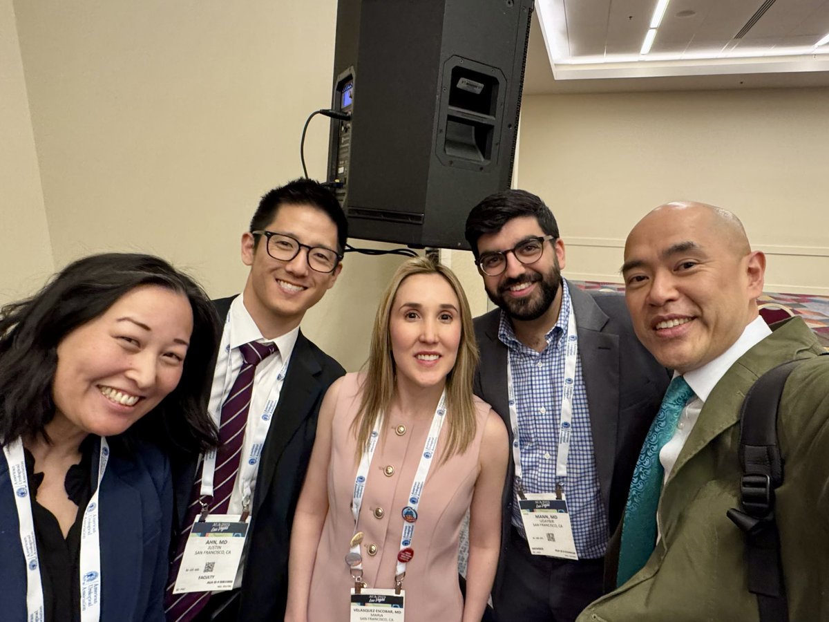 UdayMannMD's tweet photo. Great catching up with old friends, mentors, and colleagues at #AUA25 https://t.co/kbbGtg1Zez