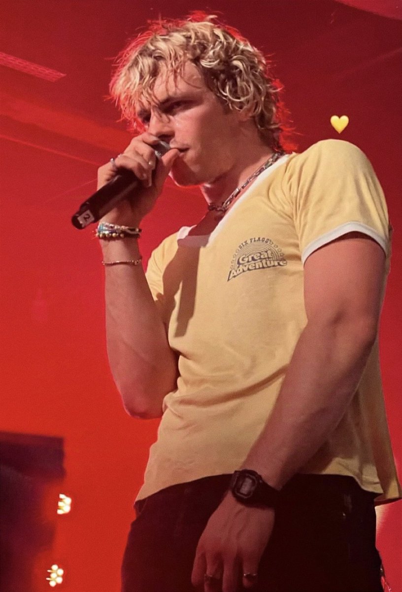 RossLPortugal's tweet photo. 📸 Ross Lynch last night at @thedriverera's show in Rio de Janeiro, Brasil. 💛 https://t.co/XlvhGLsp6P