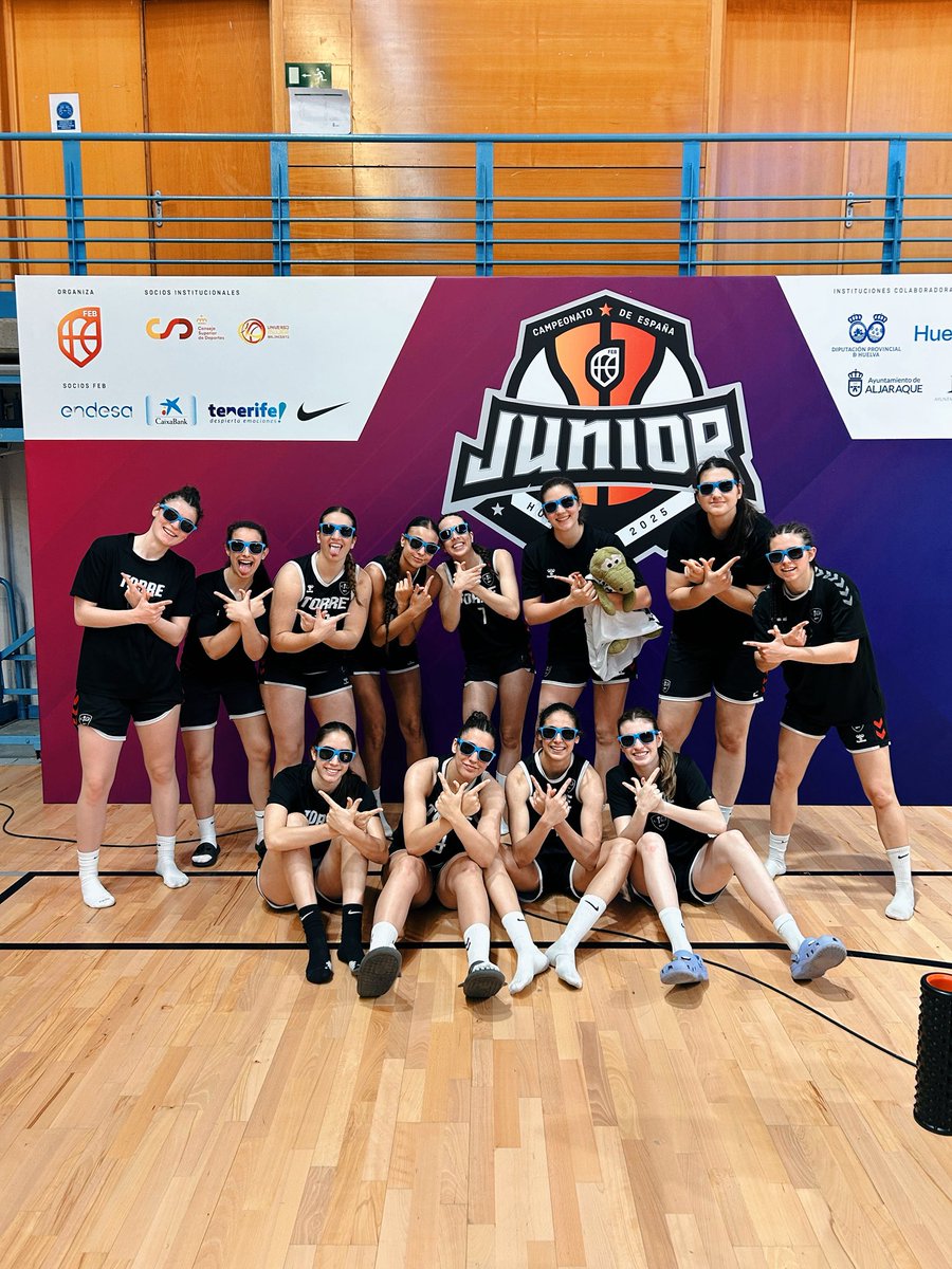 ¡Estamos en semifinales del #FEBJuniorF2025 y entre los 4 mejores equipos de España! 🤯❤️

Mañana, a las 10:30h, volvemos a la pista en busca del pase a la final (rival aún por definir) 👀👏🏼

Las gafas de Jansen siguen en modo amuleto… ¡y no pensamos quitárnoslas ahora! 🤭😎