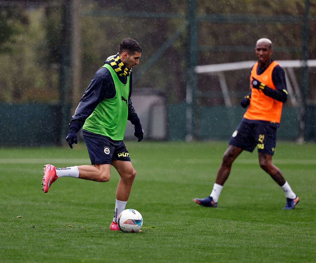 ✅ Fenerbahçe'de Mert Müldür, bugün yapılan idmanda takımla birlikte çalışmalara başladı.