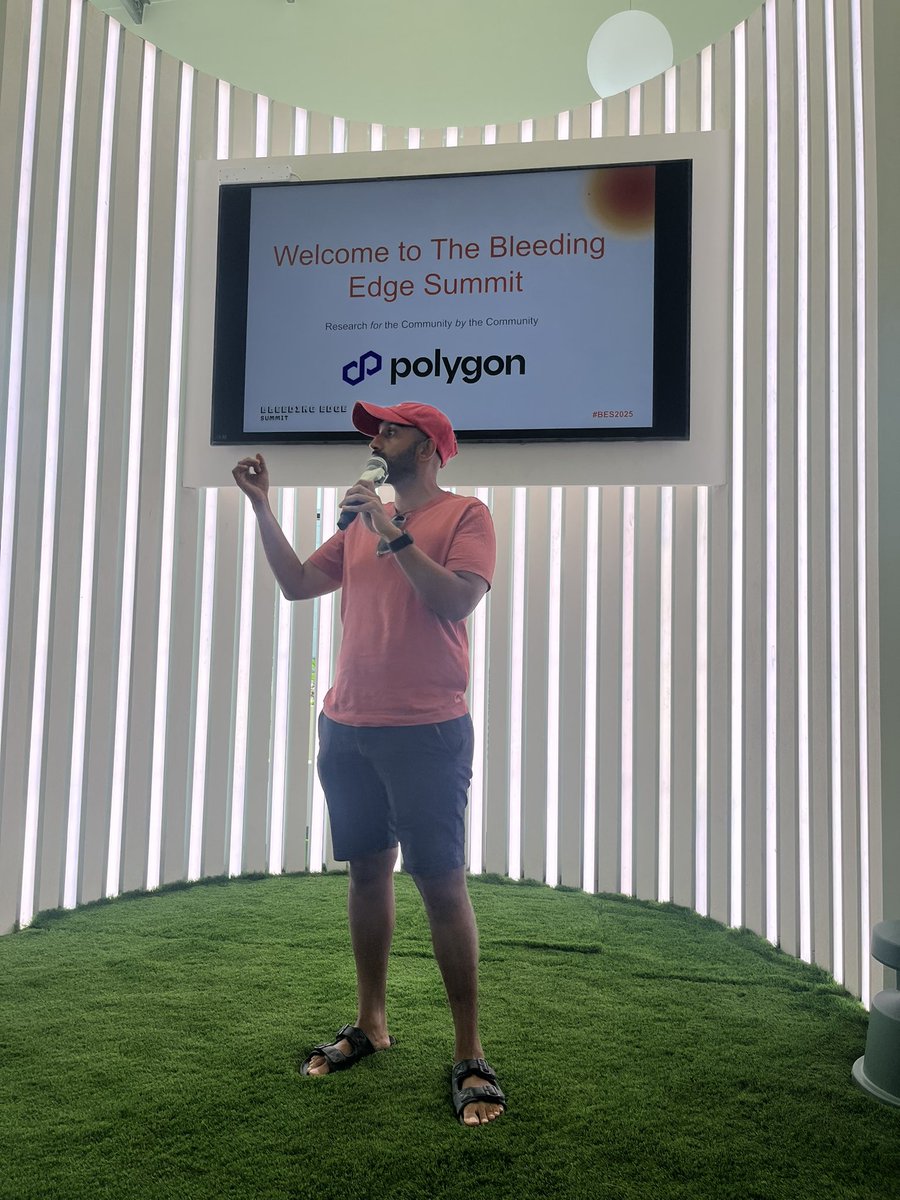 bleedingedgesci's tweet image. Kicking off the Bleeding Edge Summit Dubai with @0xPolygon @Hadronfc with @ashwinho4! 🧠🇦🇪