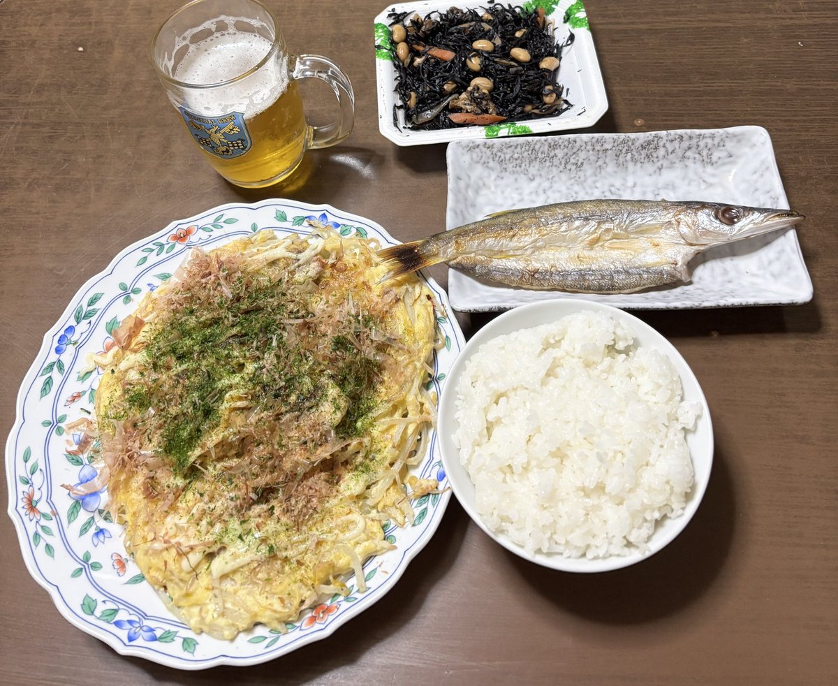 5/1 #晩ご飯
 もやしがたくさん余っていたので、今夜はキャベツ🥬の替わりにバスレシピで投稿のあったもやしのお好み焼きを作り頂きました美味しかったです😊

#おうちごはん  #自炊  #夜ごはん 
#けんちゃん天王星人のぼっち飯
